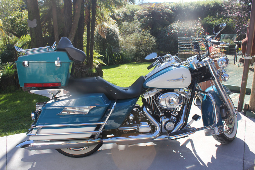 Harley Davidson Motorcycle Rental - Roadking with luggage rack